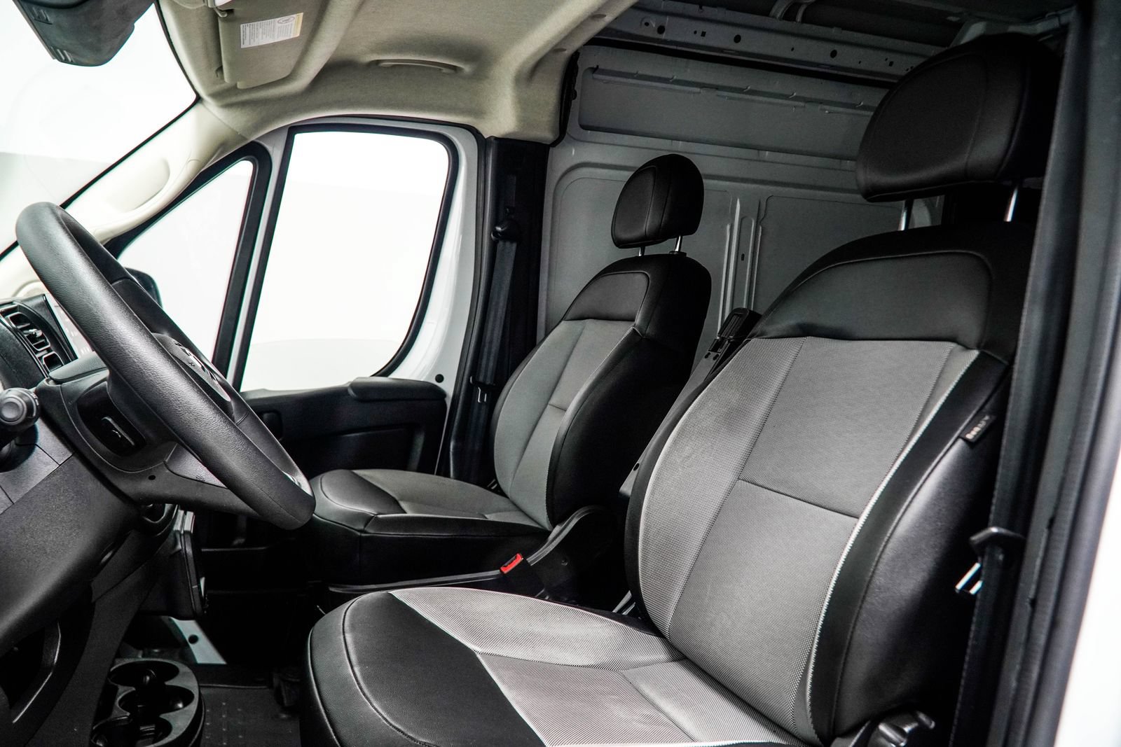 Used 2024 RAM ProMaster 2500 w/ Convenience Group FWD image 33