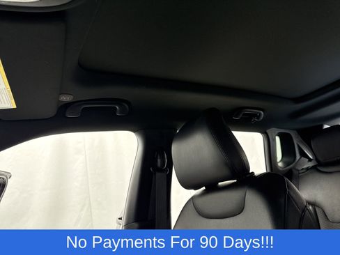 Used 2024 Jeep Compass Latitude w/ Sun and Sound Group AWD/4WD image 24