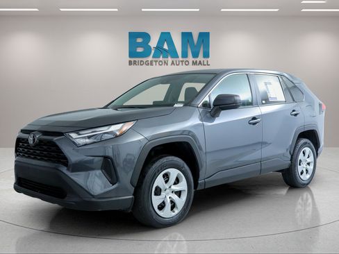 Used 2024 Toyota RAV4 LE AWD/4WD image 3