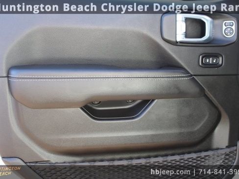 Used 2021 Jeep Wrangler Unlimited Sahara w/ Safety Group image 10