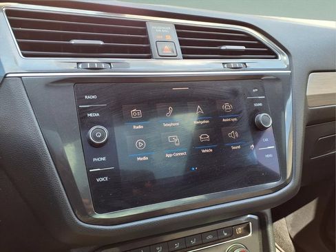 Used 2021 Volkswagen Tiguan SEL AWD/4WD image 10