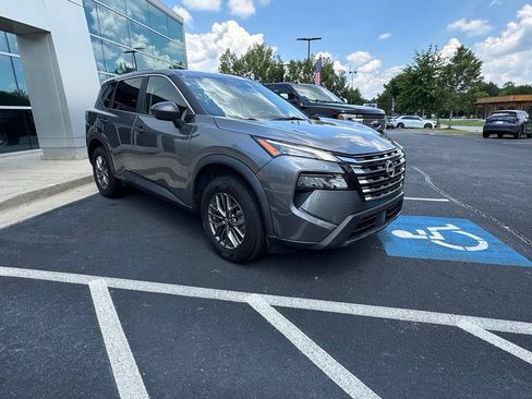 Used 2024 Nissan Rogue S AWD/4WD image 3