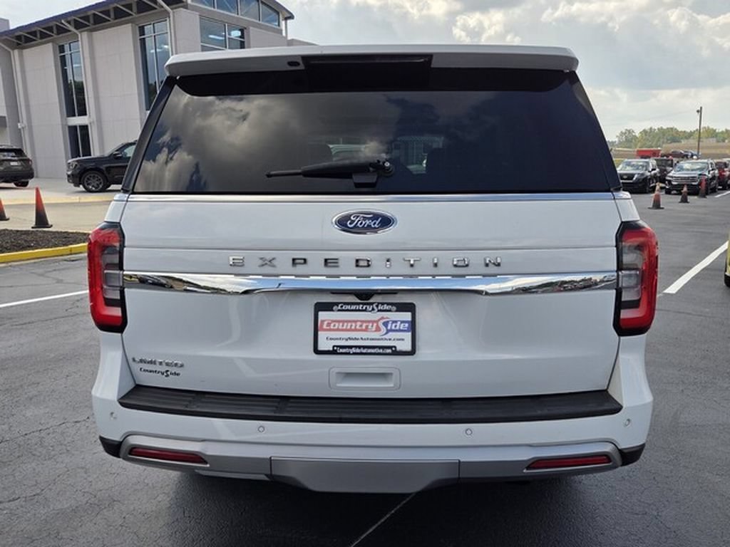 Used 2024 Ford Expedition Limited RWD image 9