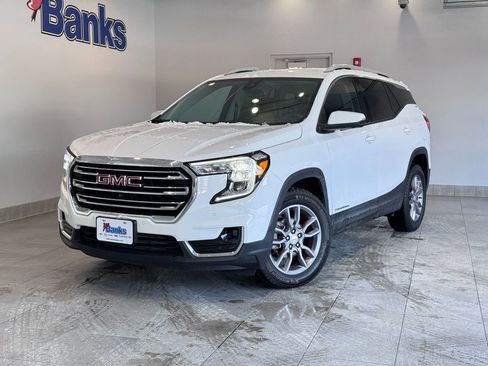Certified 2022 GMC Terrain SLT w/ Tech Package image 2