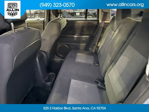 Used 2013 Jeep Compass Latitude w/ Sun/Sound Group FWD image 8