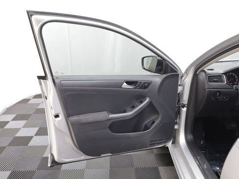 Used 2012 Volkswagen Jetta S FWD image 5