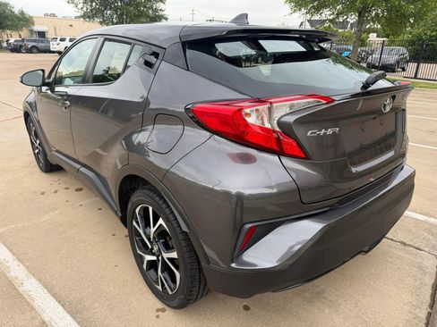Used 2018 Toyota C-HR XLE FWD image 4