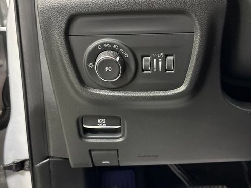Used 2021 Jeep Grand Cherokee L Overland w/ Luxury Tech Group IV AWD/4WD image 12