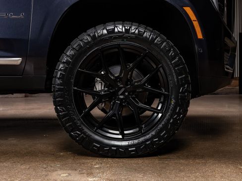 Used 2025 GMC Yukon Denali image 12