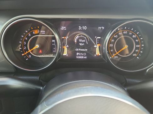 Used 2019 Jeep Wrangler Unlimited Sahara image 32