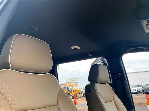 Used 2021 Chevrolet Suburban Premier AWD/4WD image 30