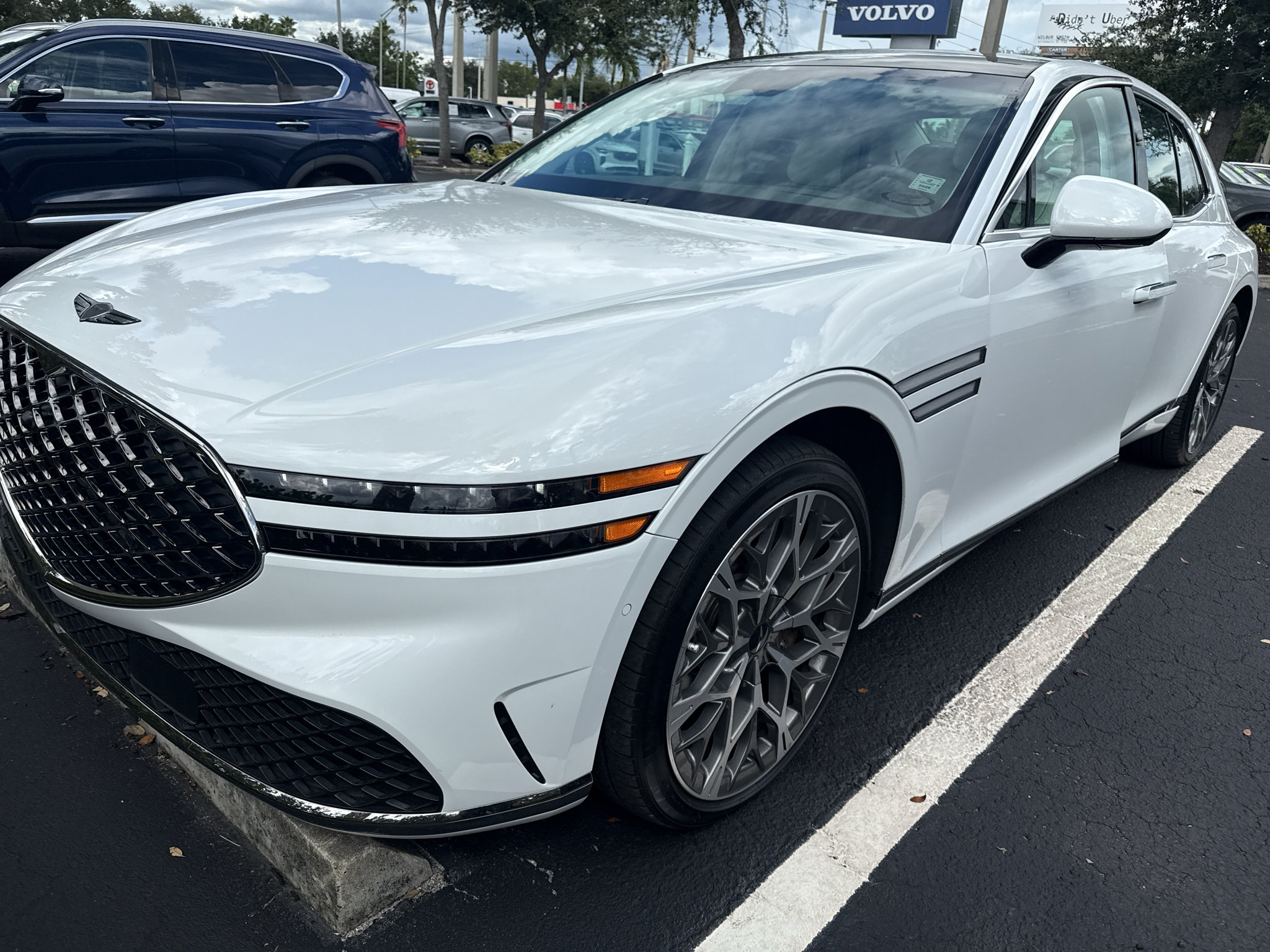 Used 2024 Genesis G90 3.5T AWD/4WD image 2