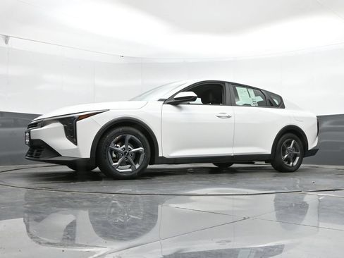Used 2025 Kia K4 FWD image 45