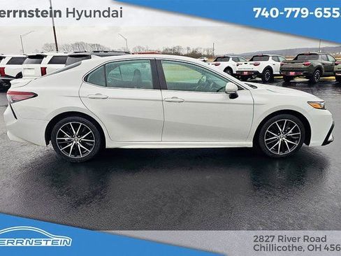 Used 2023 Toyota Camry SE image 12