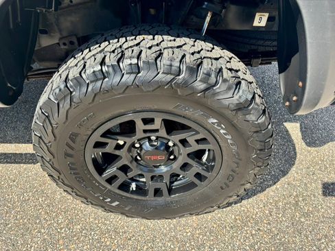 Used 2016 Toyota Tacoma TRD Sport w/ Towing Package image 35