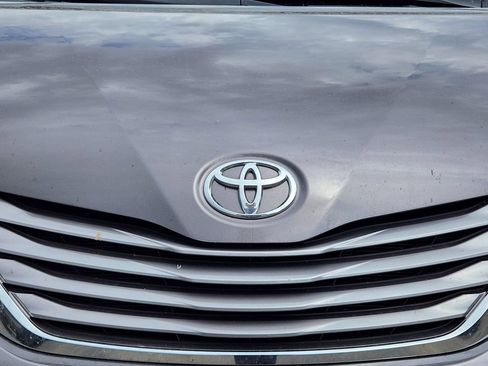 Used 2015 Toyota Sienna XLE w/ XLE Navigation Package FWD image 12