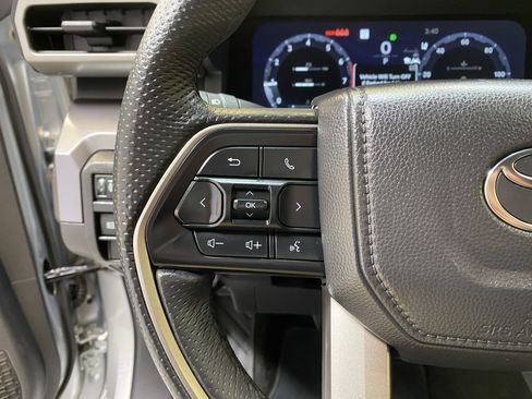 Used 2025 Toyota Tacoma TRD Off-Road image 33