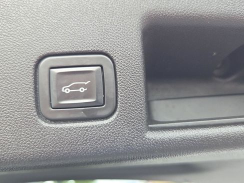Used 2018 Chevrolet Equinox LT w/ Sun & Infotainment Package FWD image 26