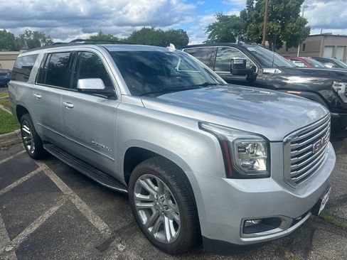 Used 2021 GMC Yukon XL SLT w/ SLT Luxury Package AWD/4WD image 5