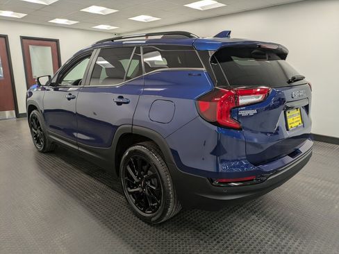 Used 2023 GMC Terrain SLE w/ Driver Convenience Package image 6