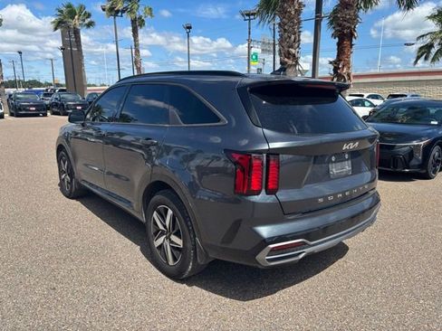 Used 2022 Kia Sorento S FWD image 4