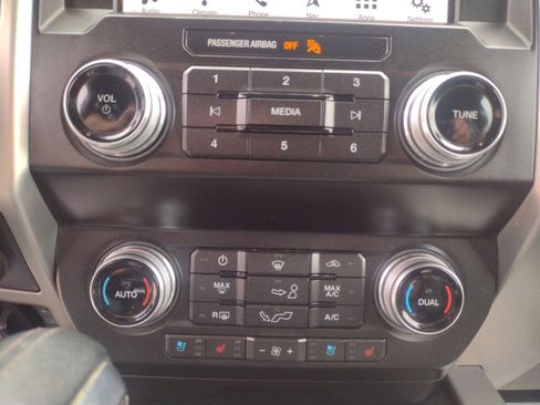 Used 2019 Ford F150 Platinum w/ Equipment Group 701A Luxury image 19