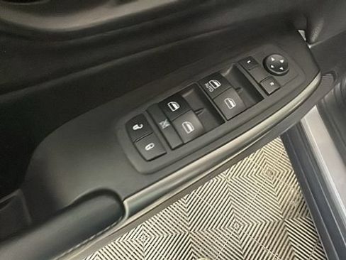 Used 2020 Jeep Cherokee Latitude FWD image 10