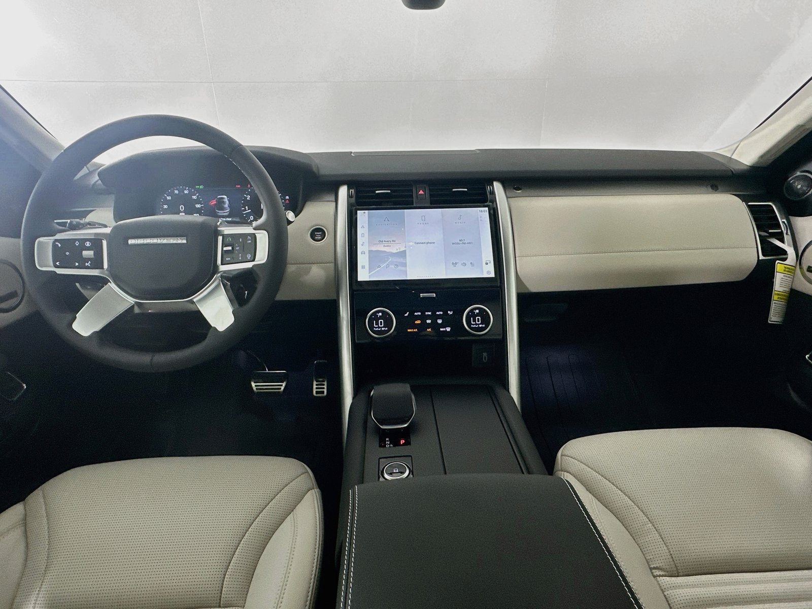 New 2026 Land Rover Discovery Limited Edition AWD/4WD image 14
