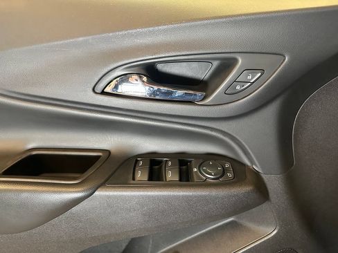 Used 2018 Chevrolet Equinox LT AWD/4WD image 19