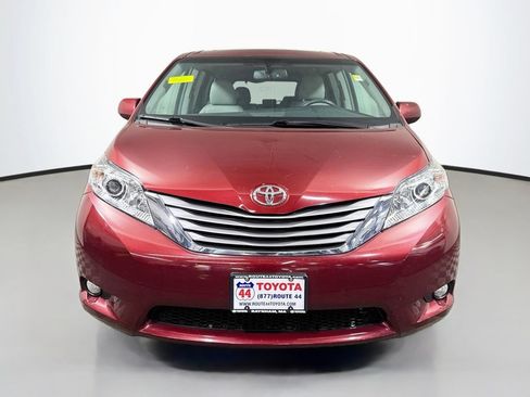 Used 2017 Toyota Sienna XLE w/ XLE Navigation Package FWD image 9