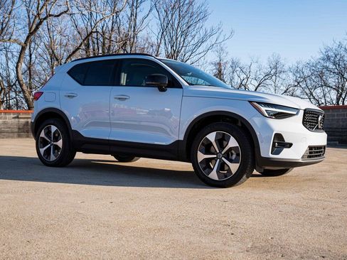 Certified 2026 Volvo XC40 B5 Plus w/ Protection Package Premier image 7