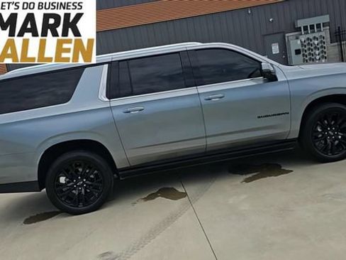 Used 2023 Chevrolet Suburban Premier w/ Premium Package 2 AWD/4WD image 9