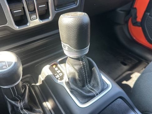 Used 2018 Jeep Wrangler Unlimited Sahara image 15