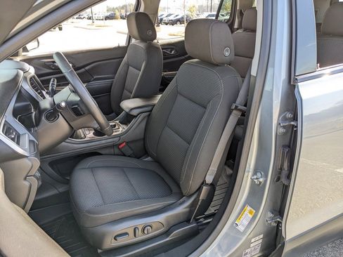 Used 2023 GMC Acadia SLE w/ Driver Convenience Package image 34