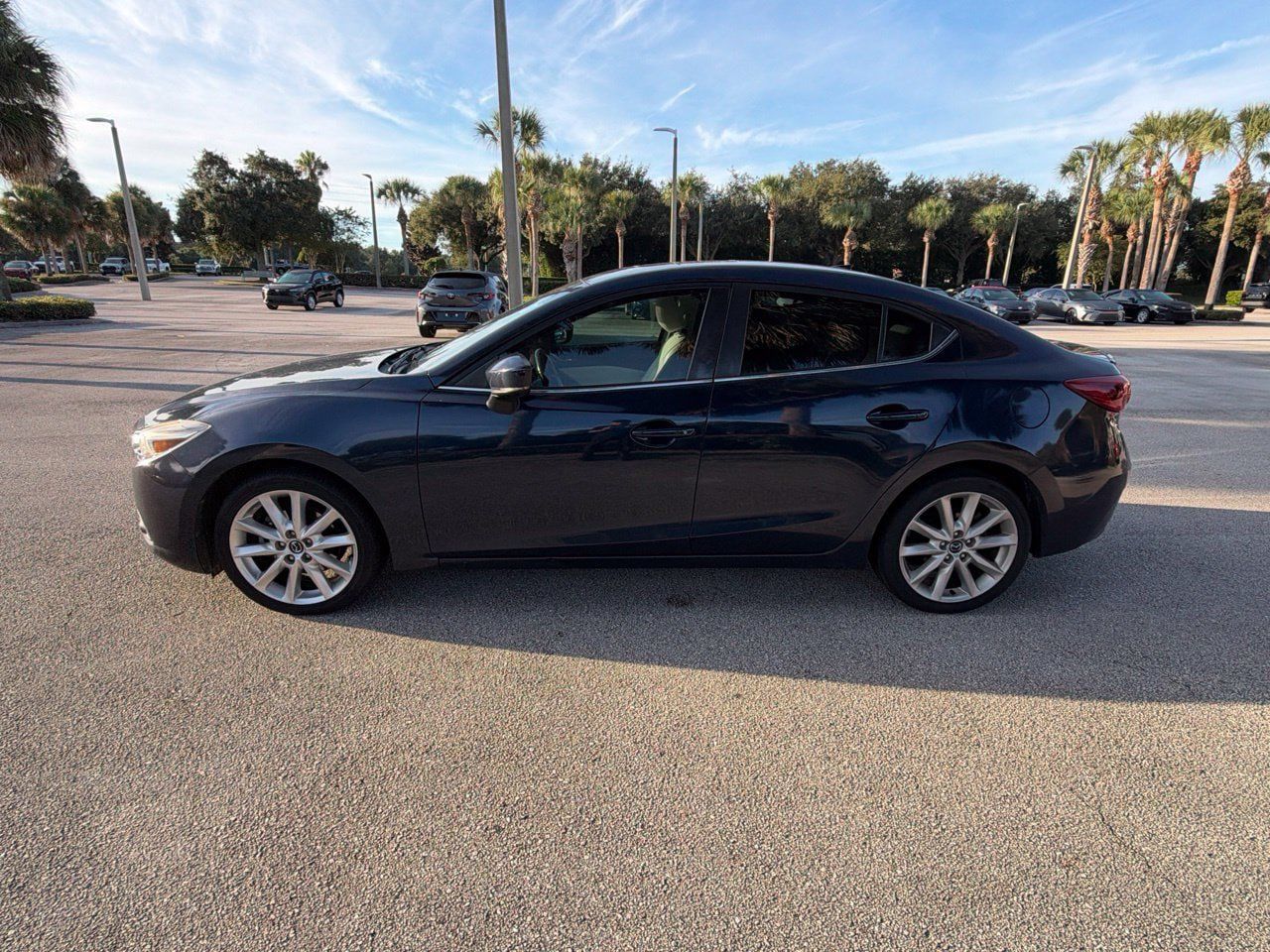 Used 2017 MAZDA MAZDA3 Grand Touring w/ Premium Equipment Package FWD image 2