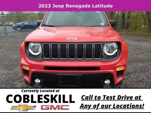 Used 2023 Jeep Renegade Latitude w/ Premium Group image 10