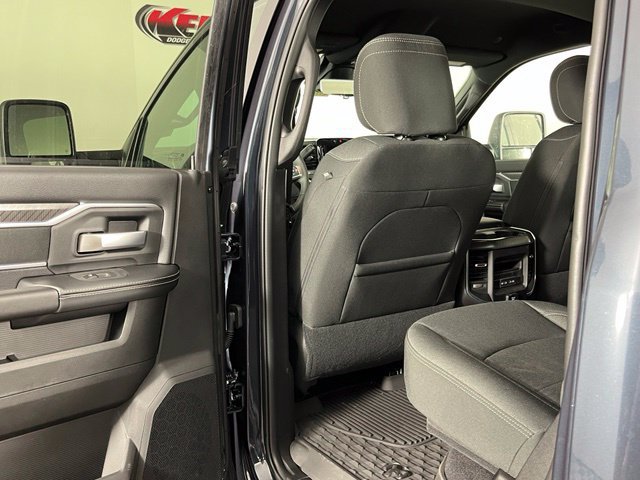 New 2027 RAM 3500 Big Horn AWD/4WD image 21