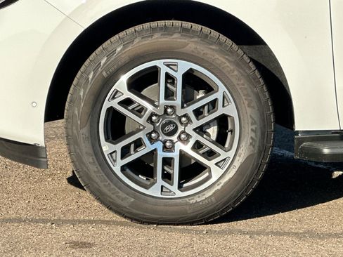 New 2025 Ford Expedition Active image 34