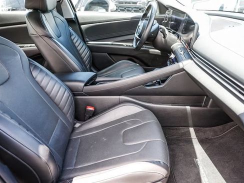 Certified 2022 Hyundai Elantra Limited FWD image 20