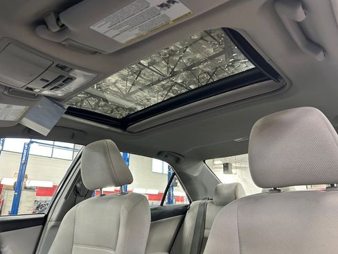 Used 2014 Toyota Camry XLE w/ Moonroof Package image 29