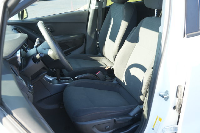 Used 2019 Chevrolet Trax LS w/ Tint and Cruise Package FWD image 21