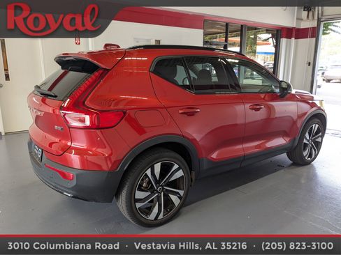 Certified 2024 Volvo XC40 B5 Plus w/ Protection Package Premier image 4