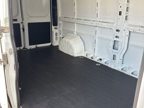 Used 2025 RAM ProMaster 2500 w/ Convenience Group FWD image 9