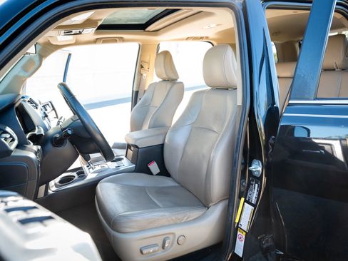 Used 2014 Toyota 4Runner Limited image 12