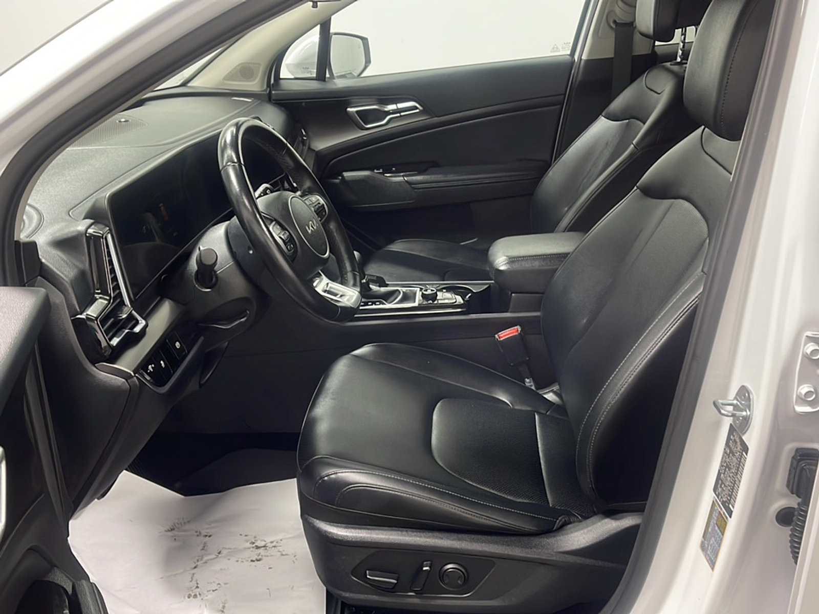 Used 2023 Kia Sportage EX FWD image 2