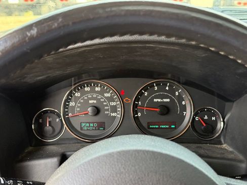 Used 2006 Jeep Commander Limited image 17