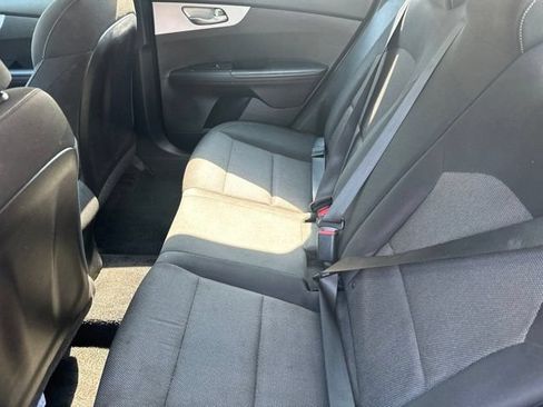 Used 2022 Kia Forte LXS FWD image 9