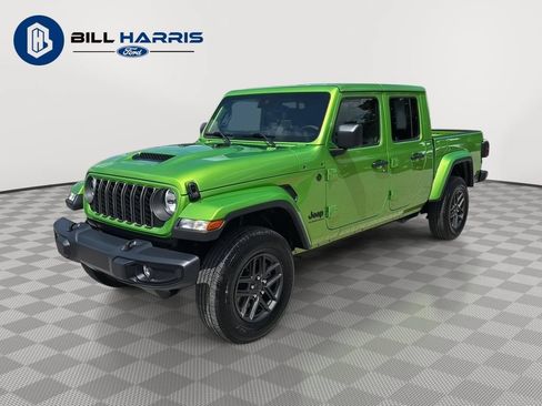 Used 2025 Jeep Gladiator Sport AWD/4WD image 1