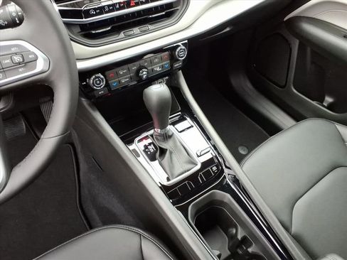 New 2026 Jeep Compass Limited image 34