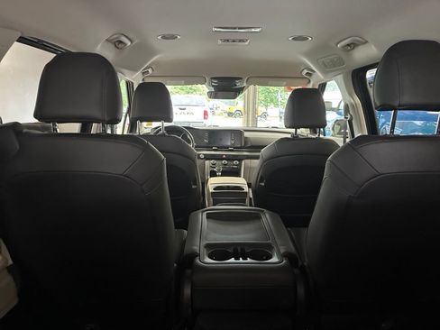 Used 2023 Kia Carnival LX FWD image 30